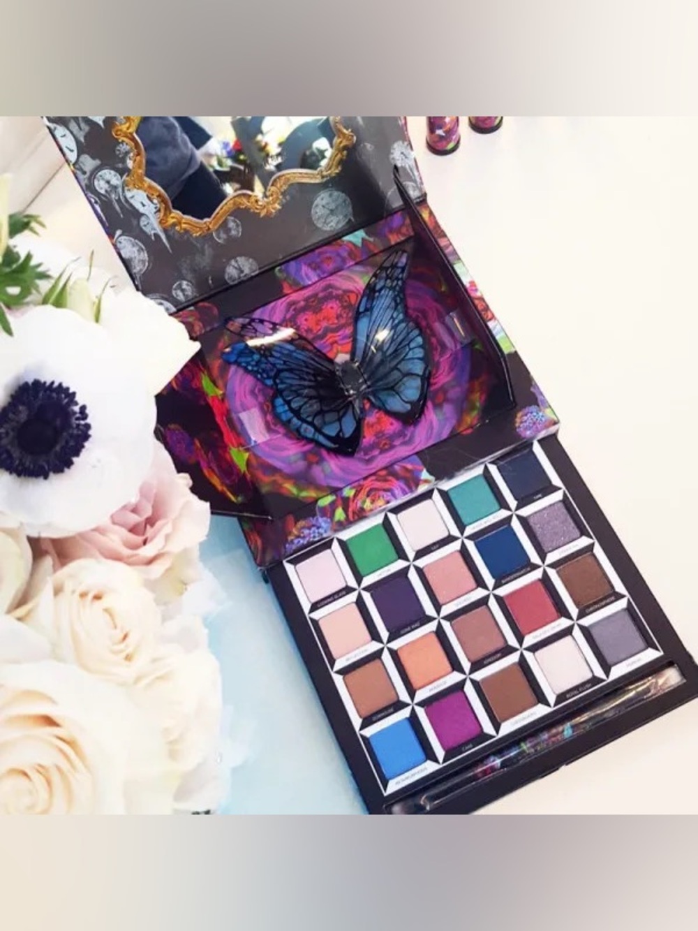NIB Urban Decay Alice Through the Looking Glass Palette